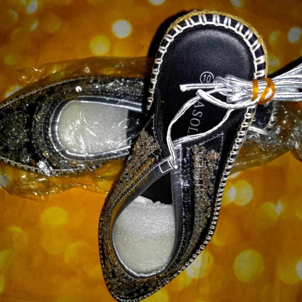 🖤🤍🤎  NEW! Price Drop ⬇️ Absolutely gorgeous blinged-out Espadrilles! 🤎🤍🖤